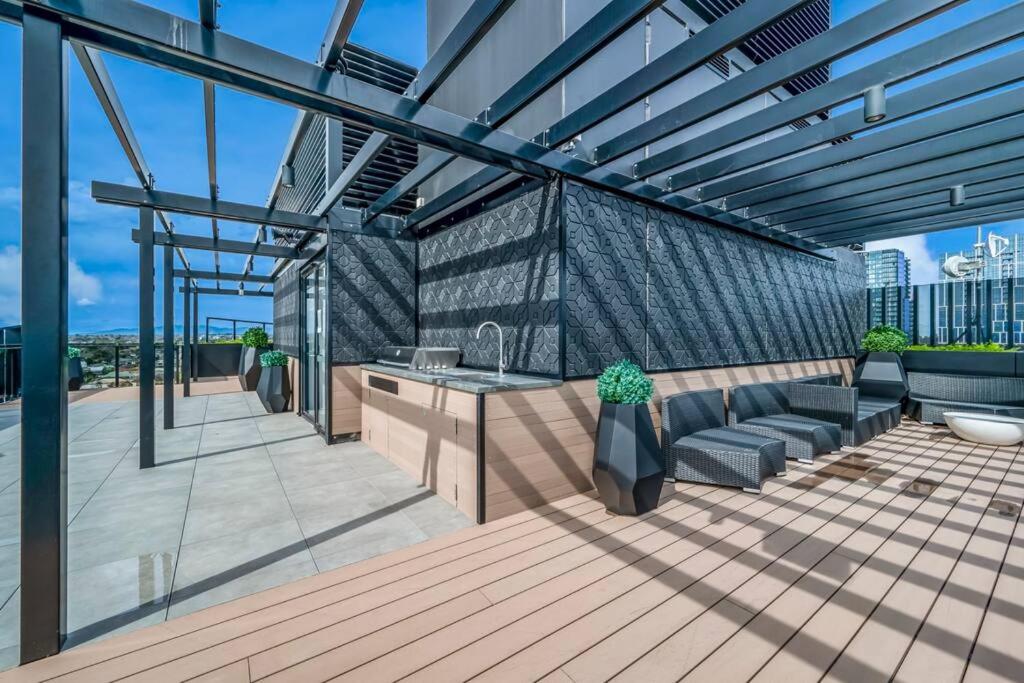 StayAU Spacious 2BR Stunning Sunset Views