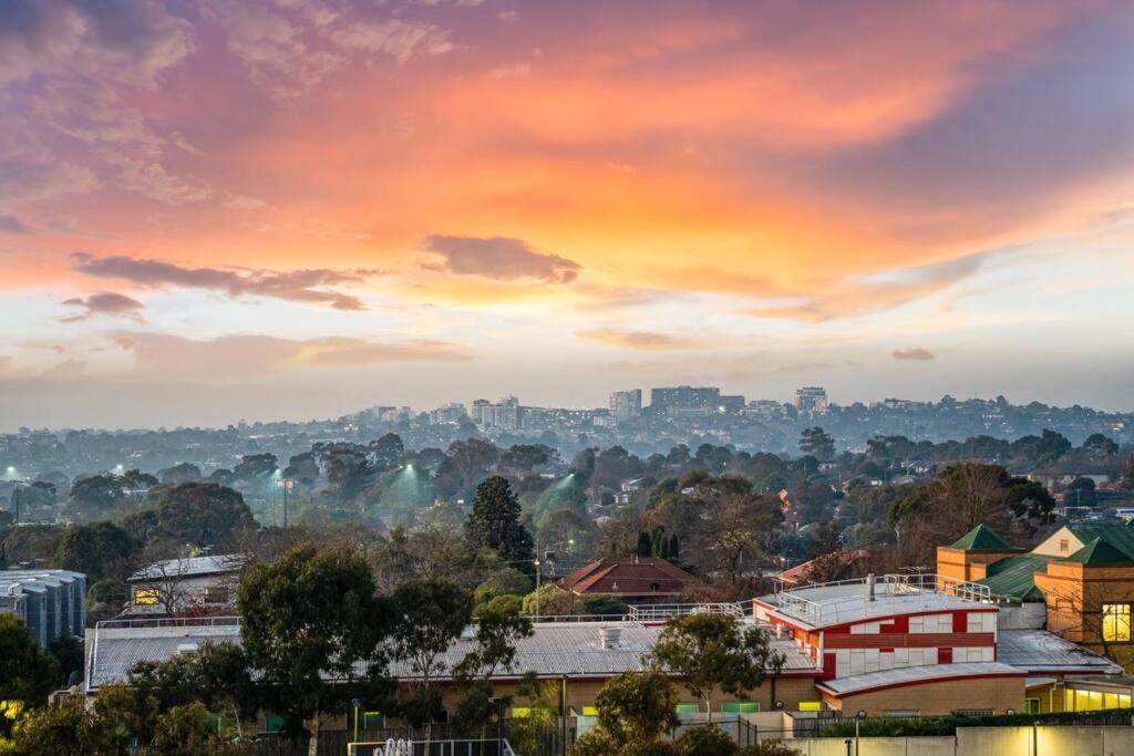 StayAU Spacious 2BR Stunning Sunset Views