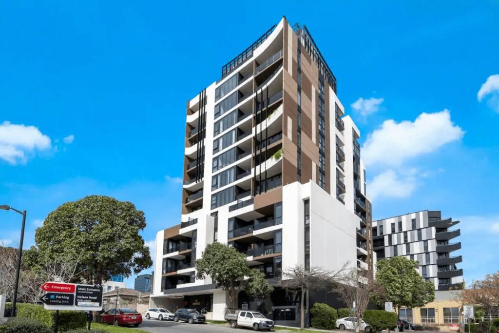 StayAU Spacious 2BR Stunning Sunset Views