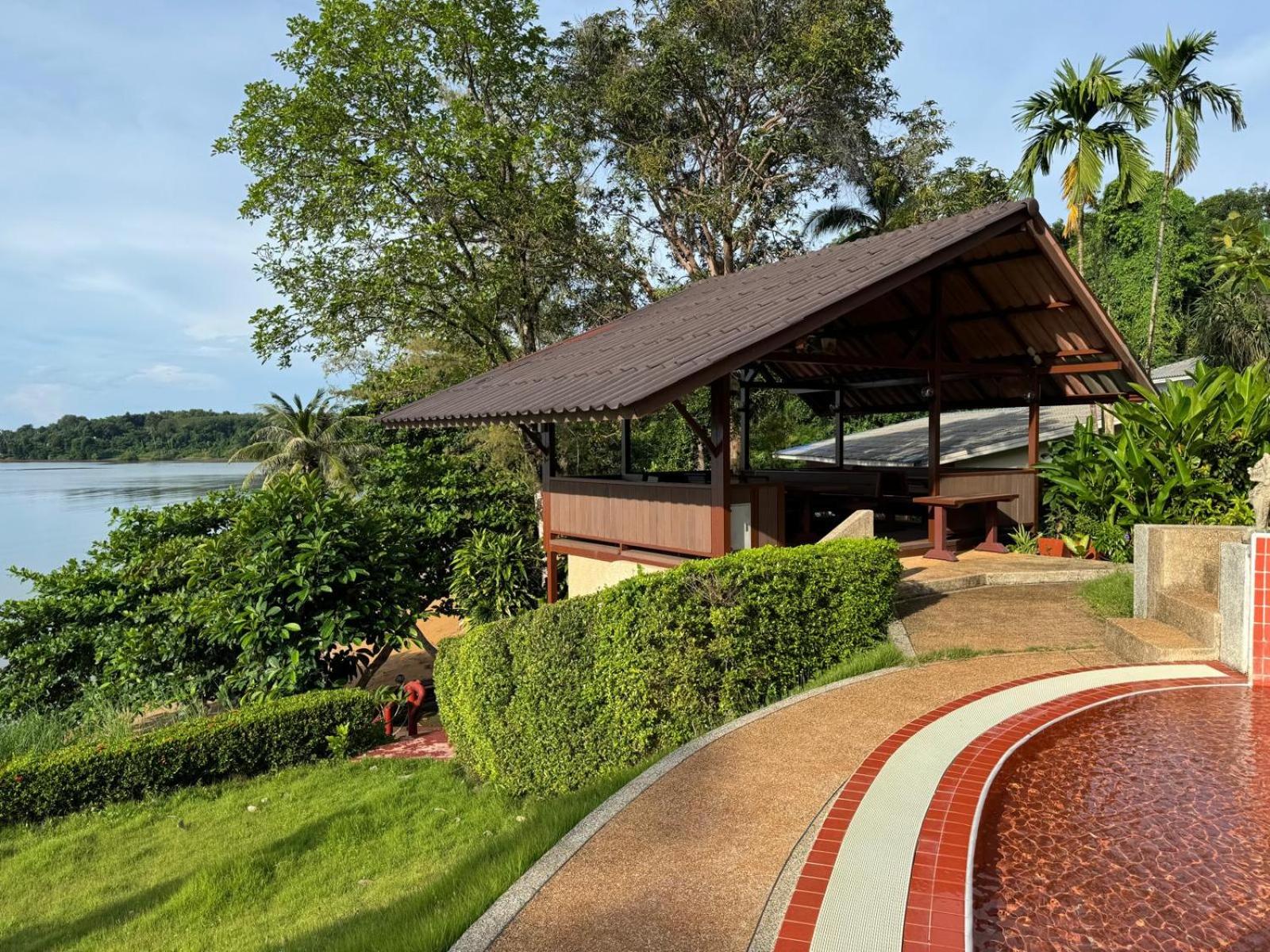 Koh Mak Buri Hut Natural Resort