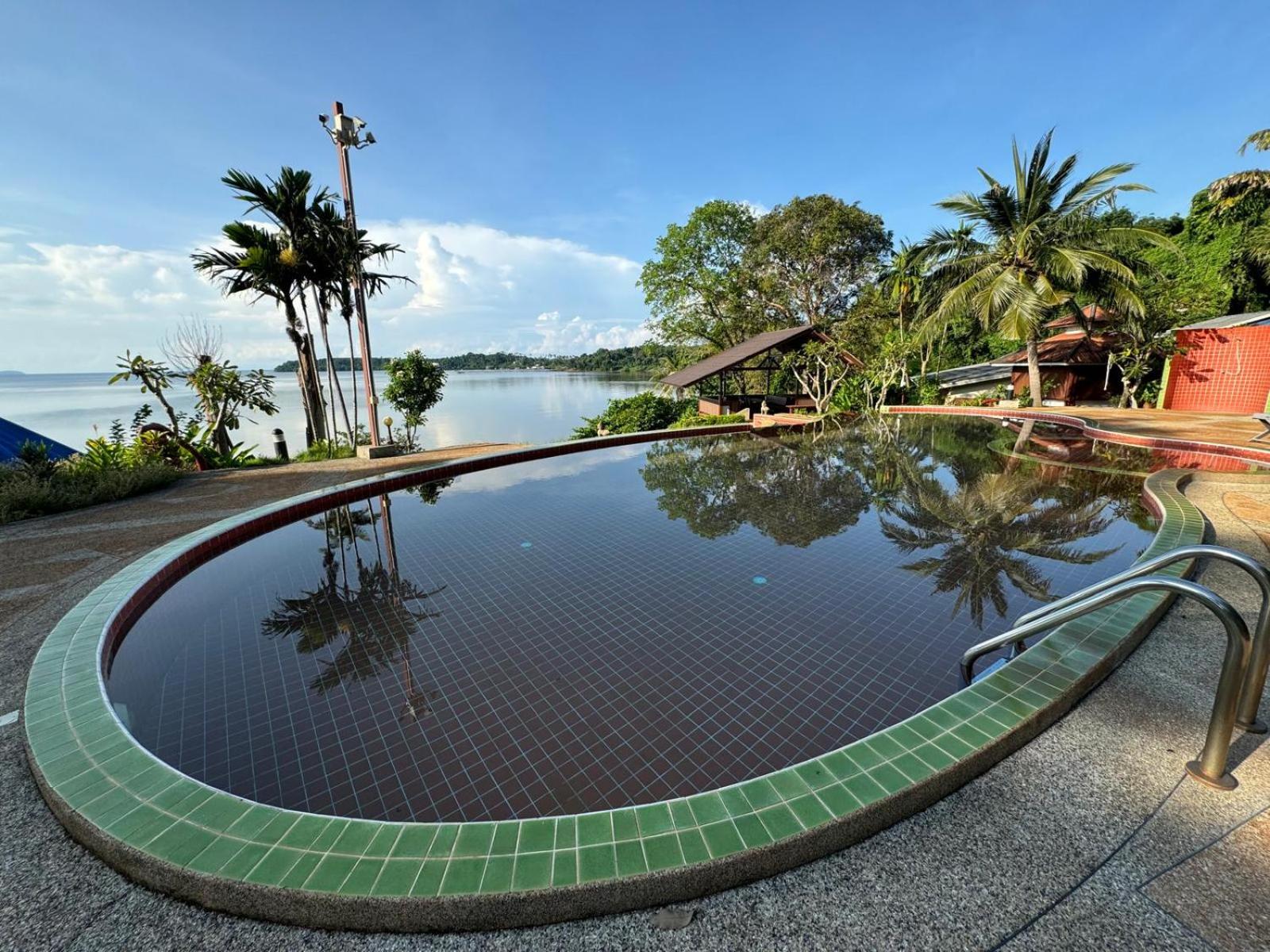 Koh Mak Buri Hut Natural Resort