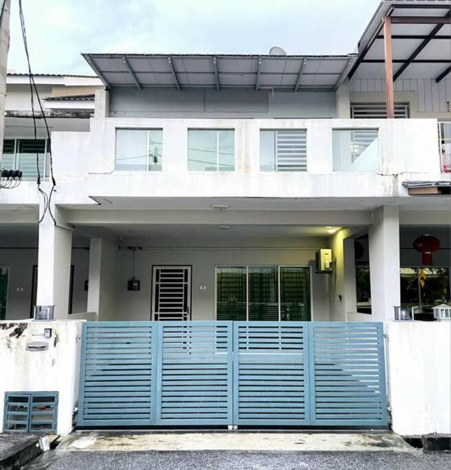 CozyHouse 4ROOM 3BATH ROOM 10PAX```SimpangAmpatTasek view 4