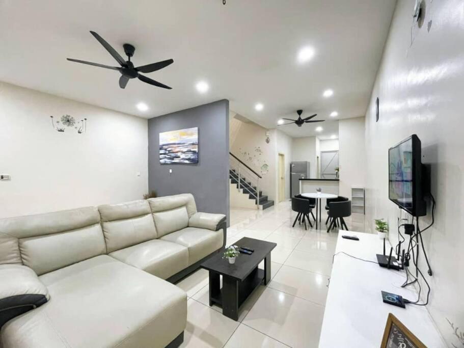 CozyHouse 4ROOM 3BATH ROOM 10PAX```SimpangAmpatTasek view 5