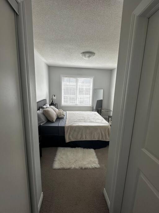 Cozy Whitby Retreat - 2 Bedroom Private Townhouse