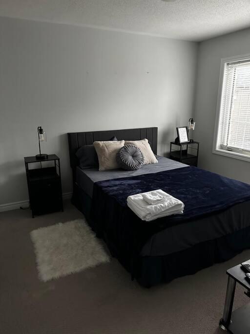 Cozy Whitby Retreat - 2 Bedroom Private Townhouse