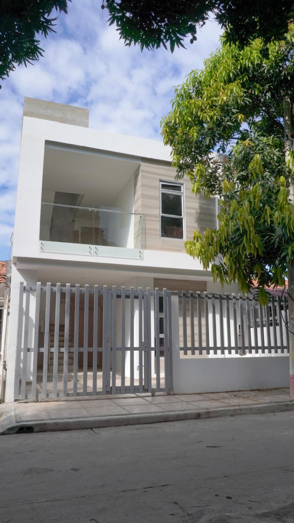 Esmeralda House