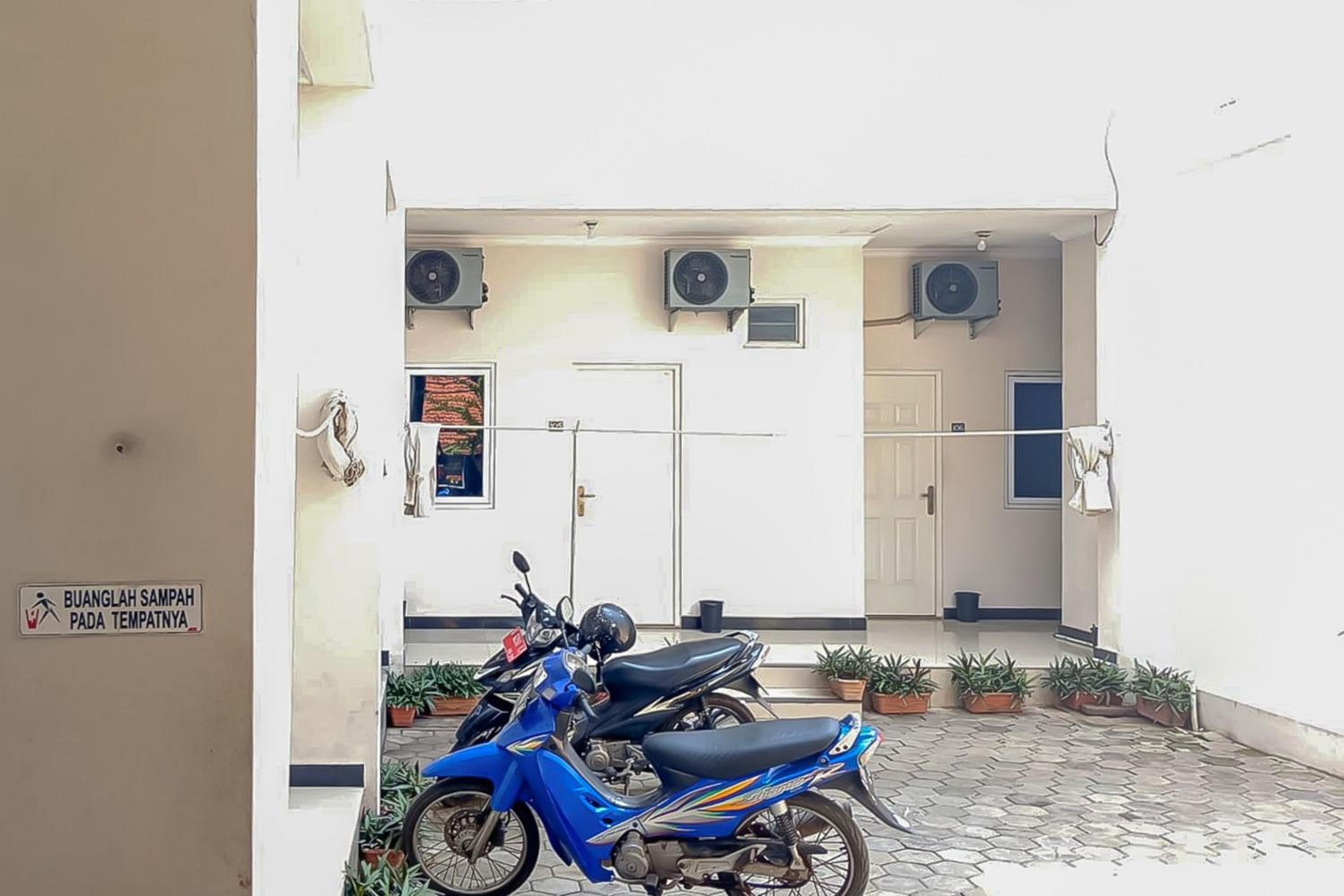 Waringin Guest House Tegal Mitra RedDoorz view 3