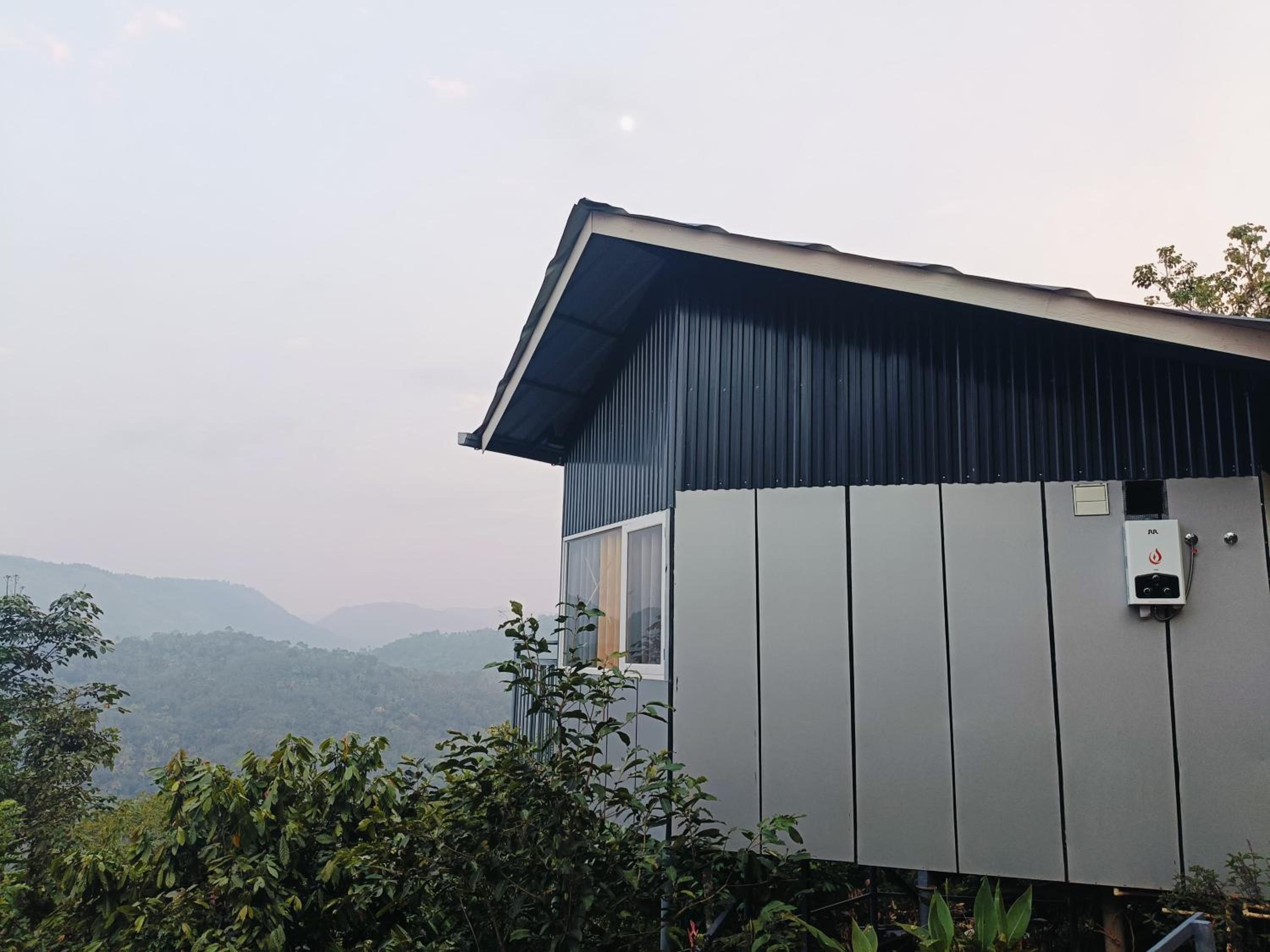 Serenehills Retreat with Hilltop pool