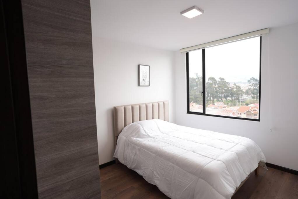 Departamento 3 hab y 2 baños en Cuenca Edificio con generador view 2