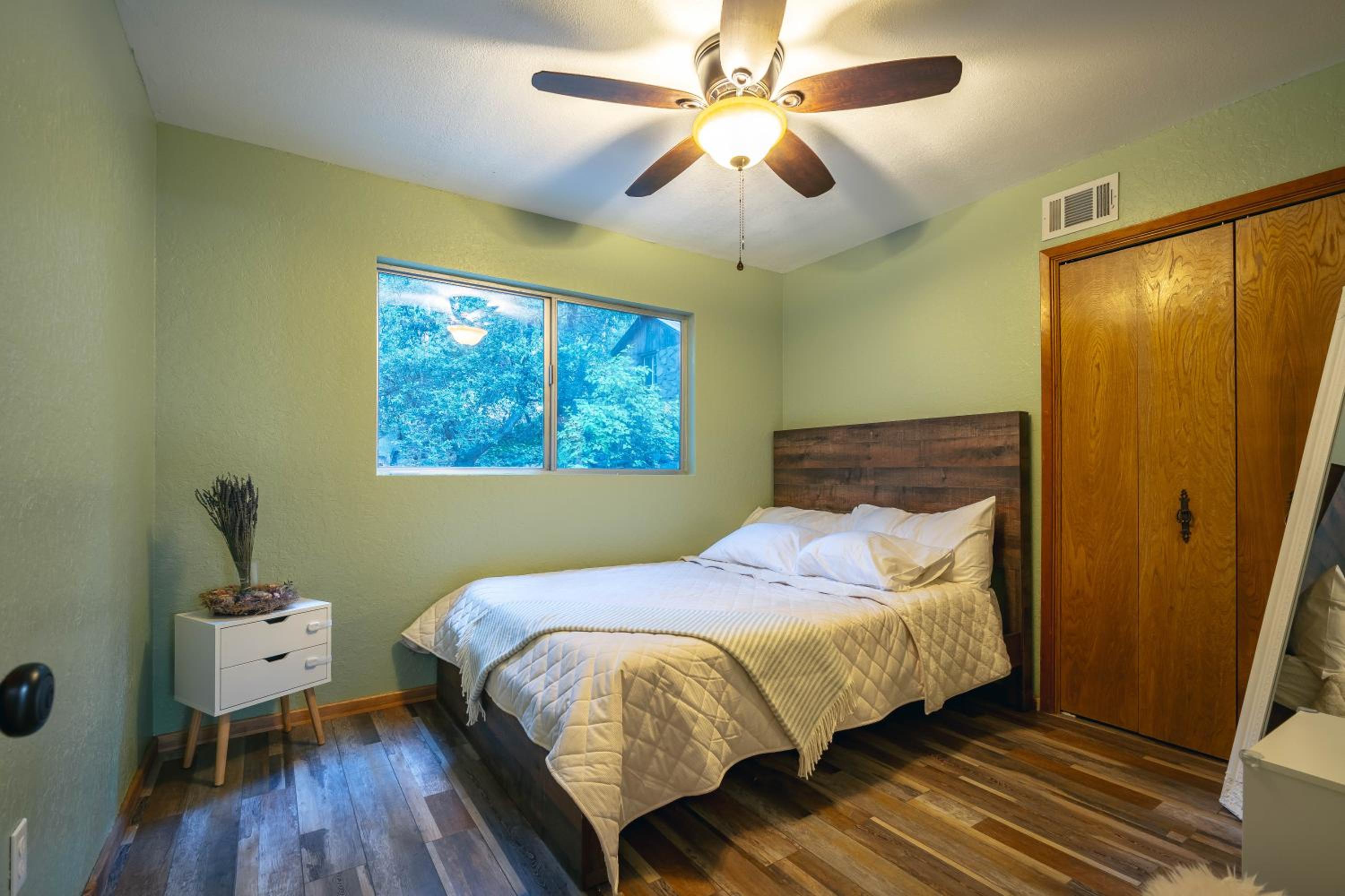 Winter Falls Cabin-Stunning Views view 4