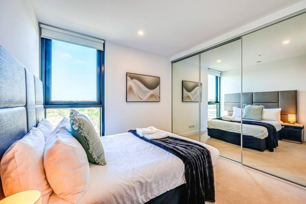 StayAU Bright Modern Box Hill in Prime Location