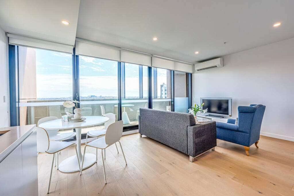 StayAU Bright Modern Box Hill in Prime Location