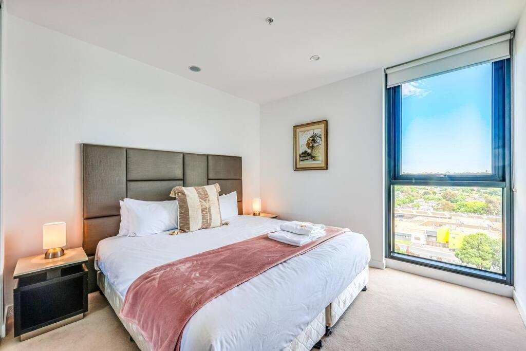 StayAU Bright Modern Box Hill in Prime Location