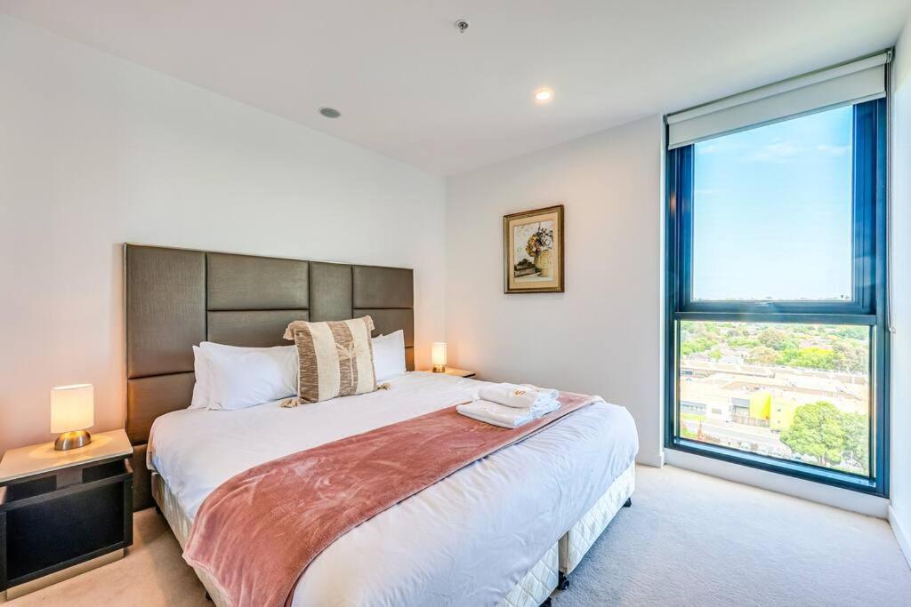 StayAU Bright Modern Box Hill in Prime Location
