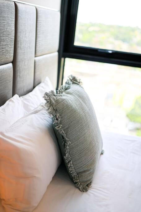 StayAU Bright Modern Box Hill in Prime Location