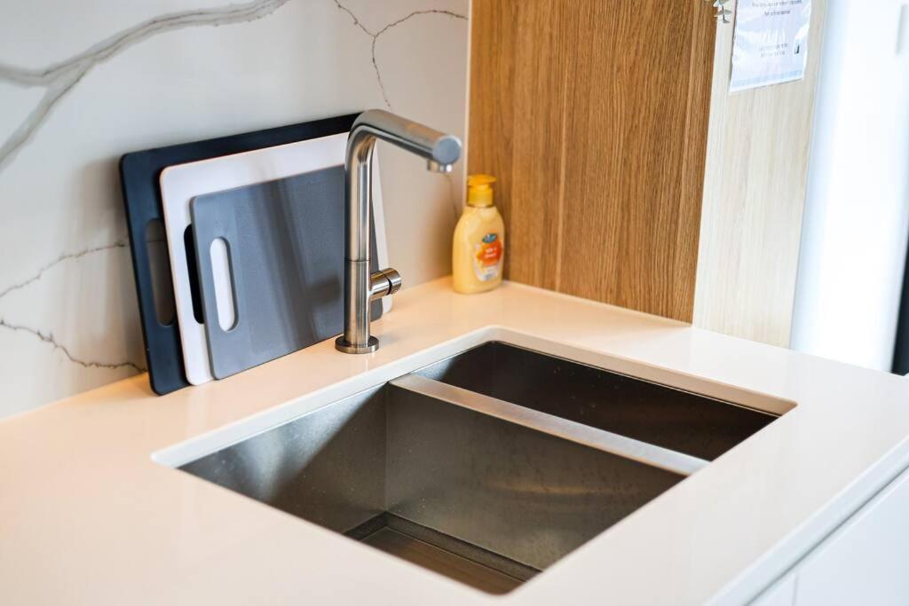 StayAU Bright Modern Box Hill in Prime Location