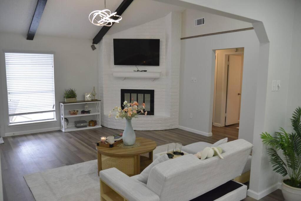 Adorable & Convenient Home in Katy