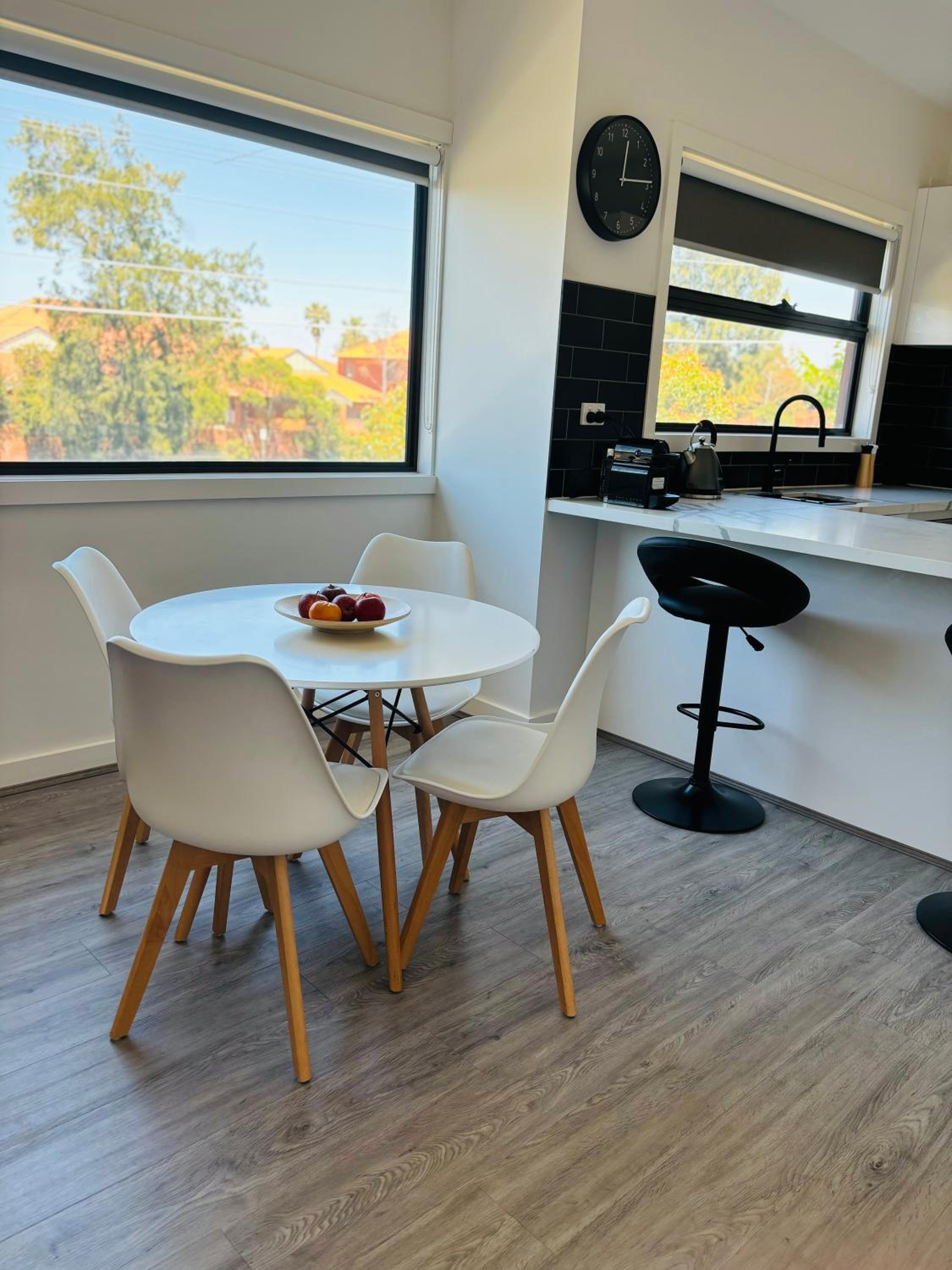 Modern 2BR Townhouse Preston Long Term Stays & Pet Friendly