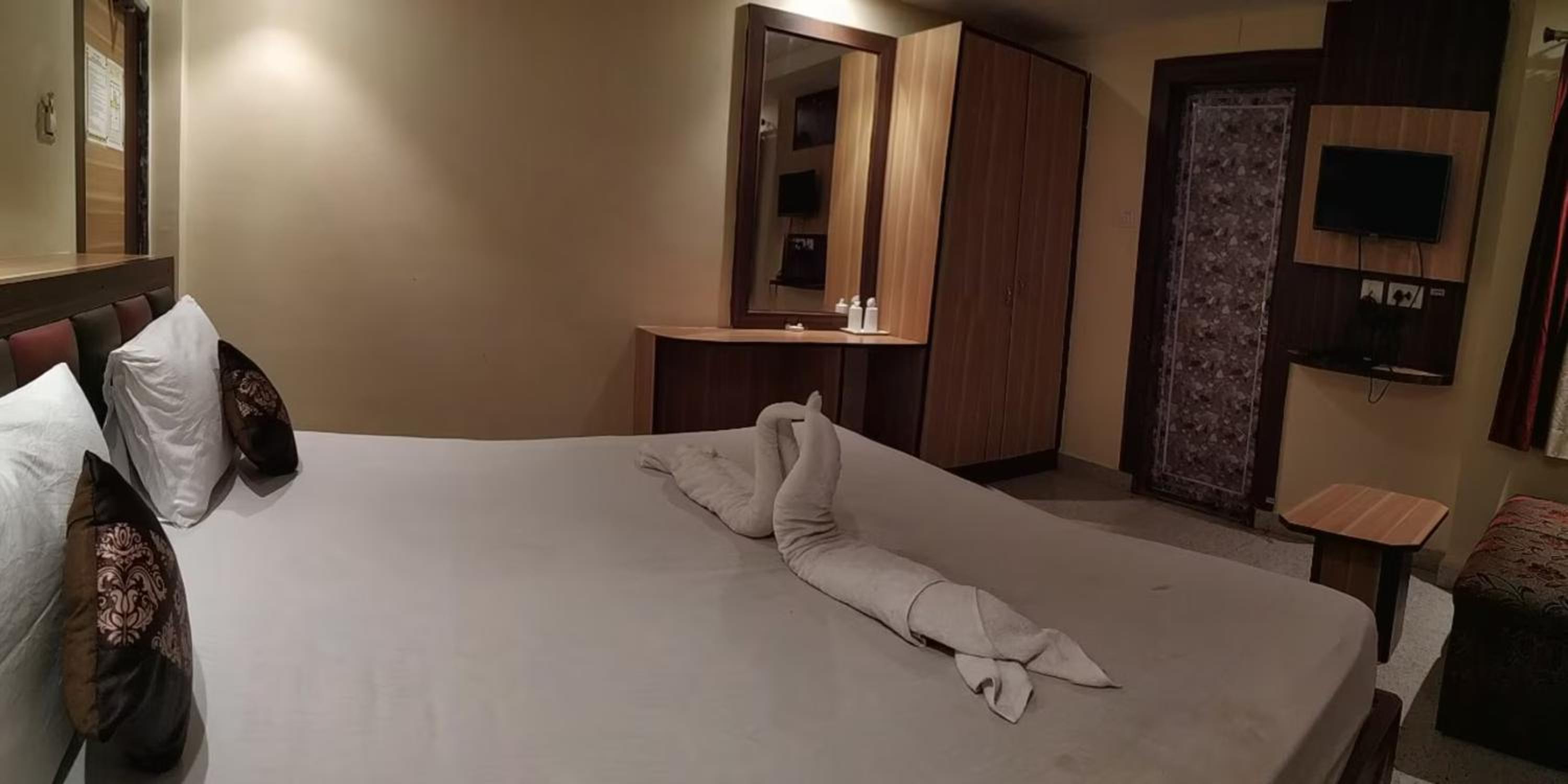 Hotel Sea-View Residency Puri - Room-Sea-Facing-with-Attached-Balcony- Wifi-Parking-Restaurant Facilities - Book Now view 5