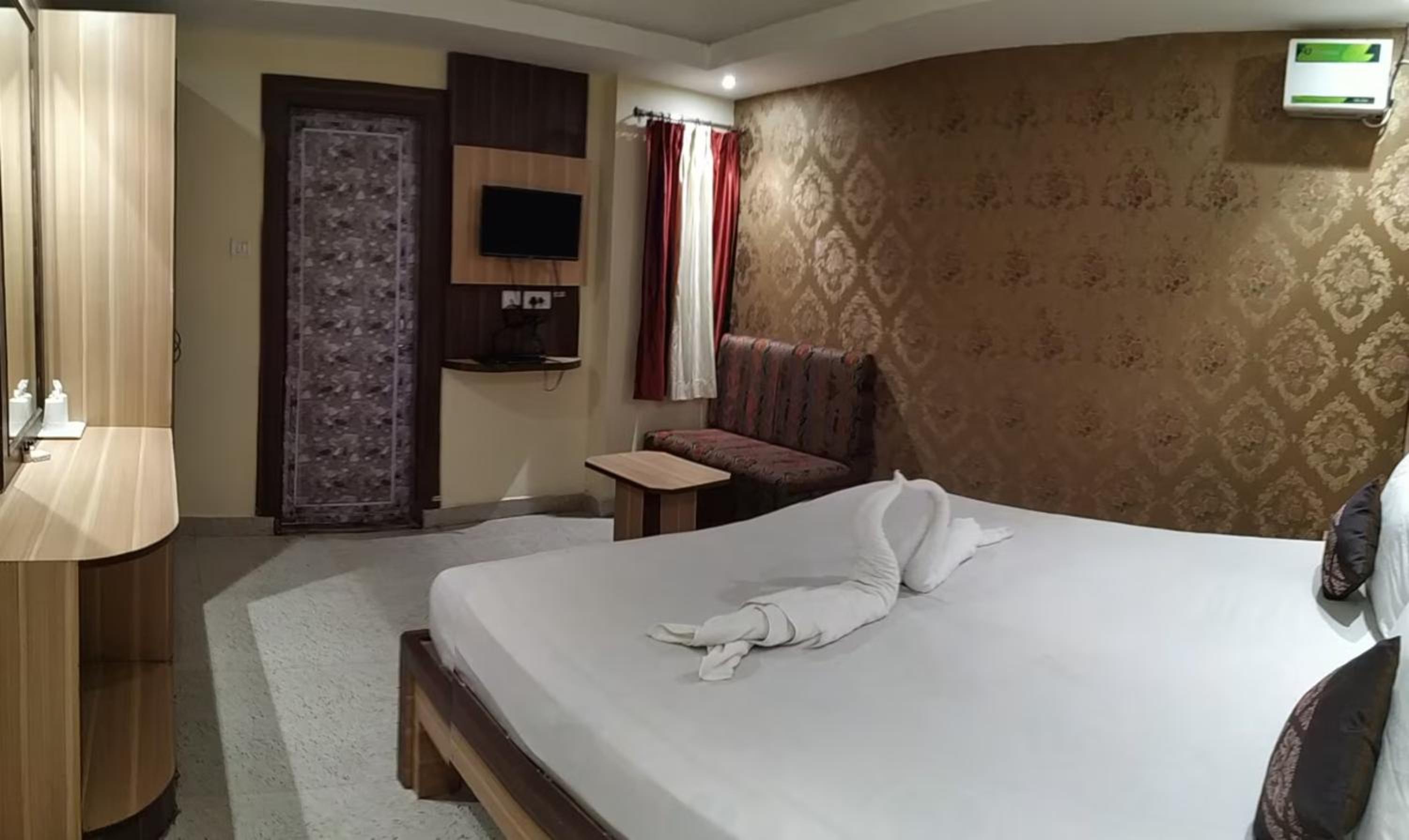 Hotel Sea-View Residency Puri - Room-Sea-Facing-with-Attached-Balcony- Wifi-Parking-Restaurant Facilities - Book Now view 3