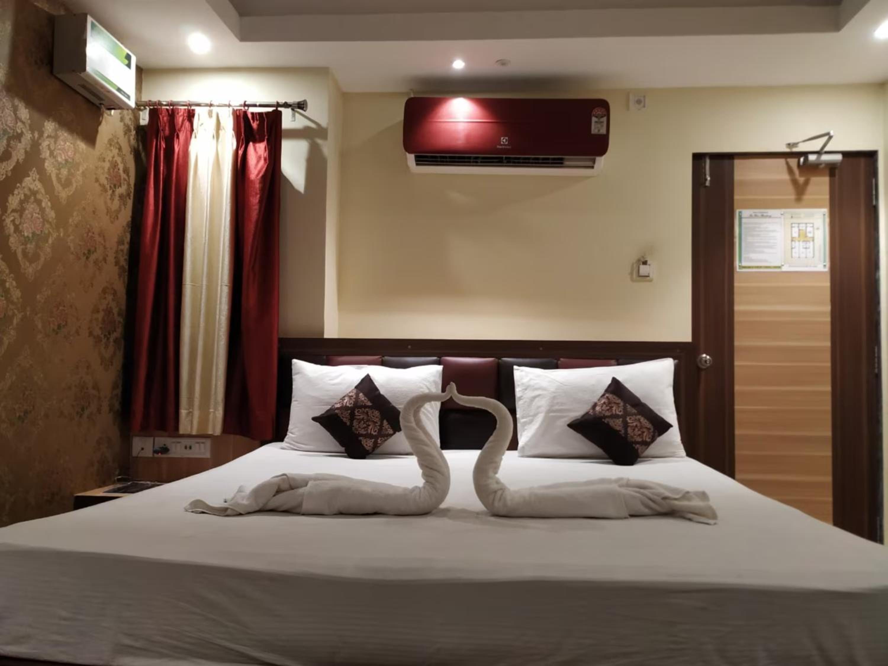 Hotel Sea-View Residency Puri - Room-Sea-Facing-with-Attached-Balcony- Wifi-Parking-Restaurant Facilities - Book Now view 2