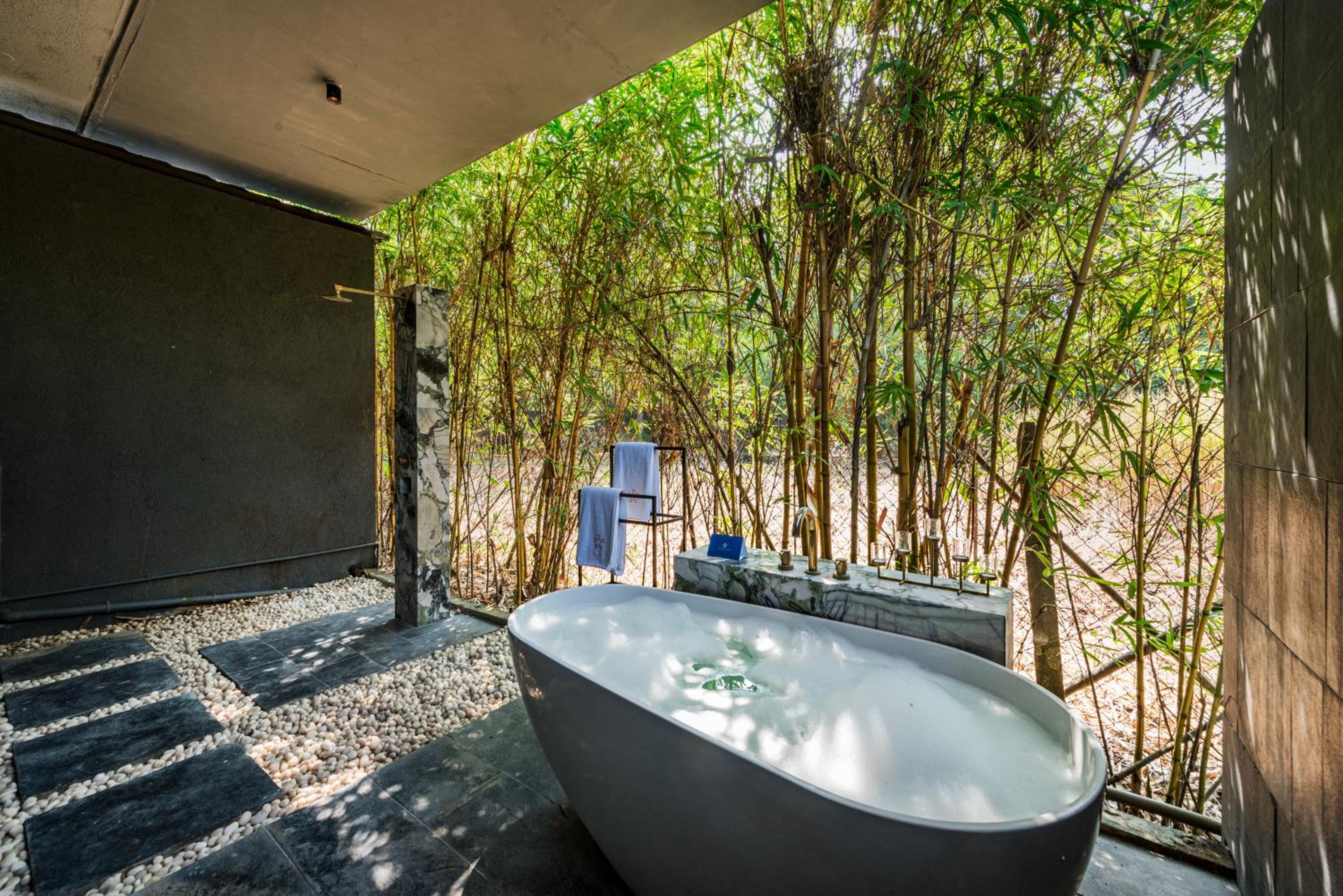SaffronStays Glasshouse 91 - 4BR luxury villa with pool, art installations, lawns & outdoor dining