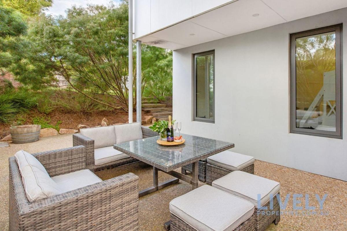 The Ocean's Edge Luxury Entertainer with Views - Image 5