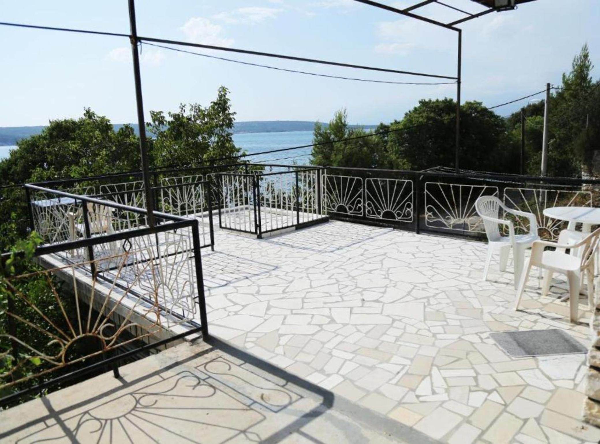 Beachfront Apartment 51 view 3