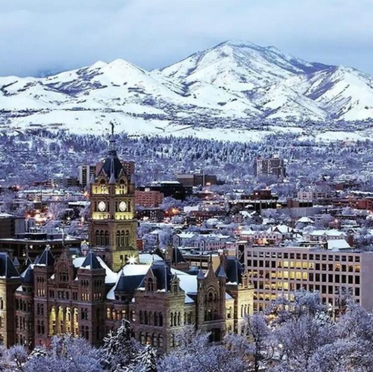 Urban Escape by Mountains w/3BR, Wi-Fi, Laundry view 2