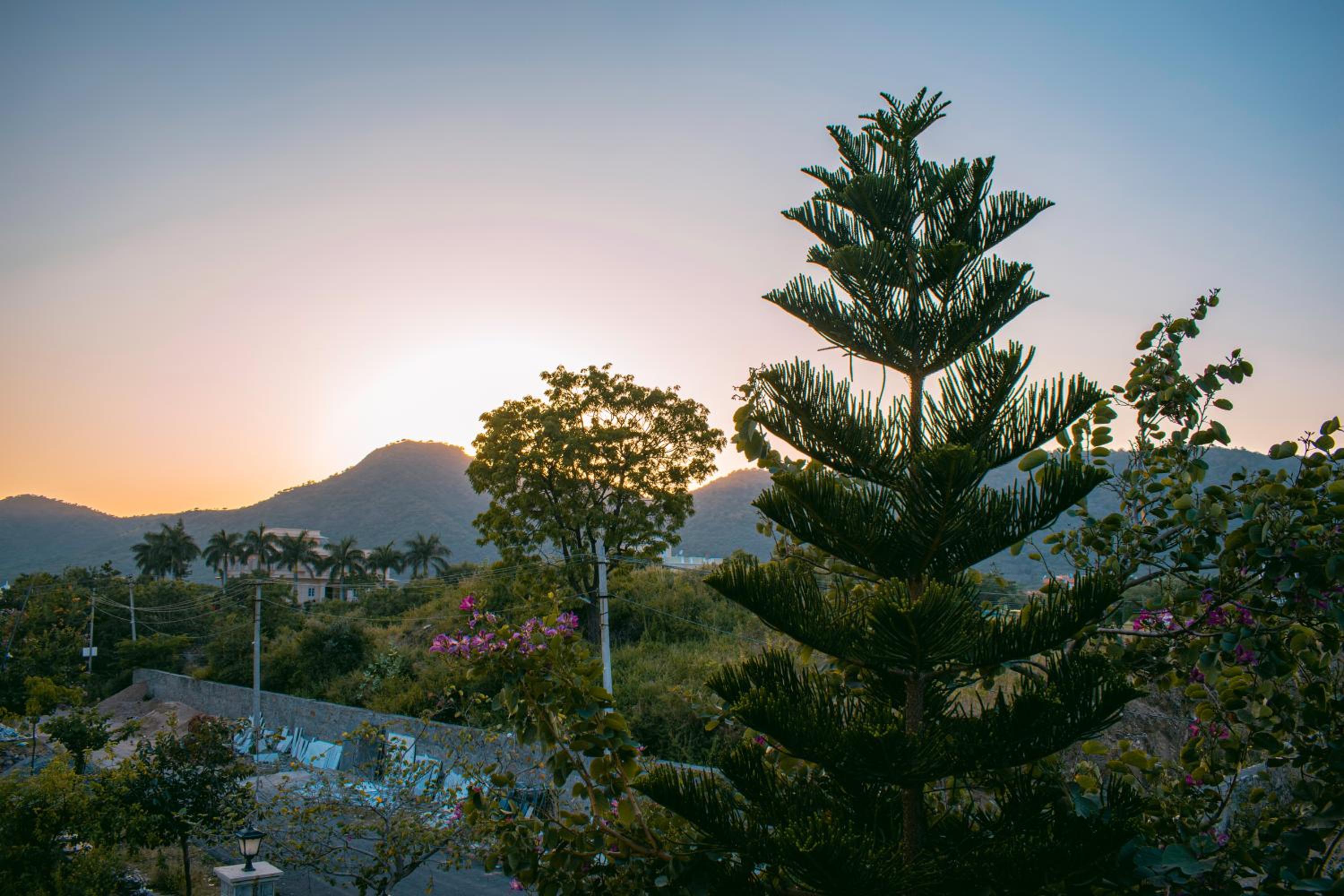Casa Romana- Indulgent Comfort in Lake and Hill View Rooms
