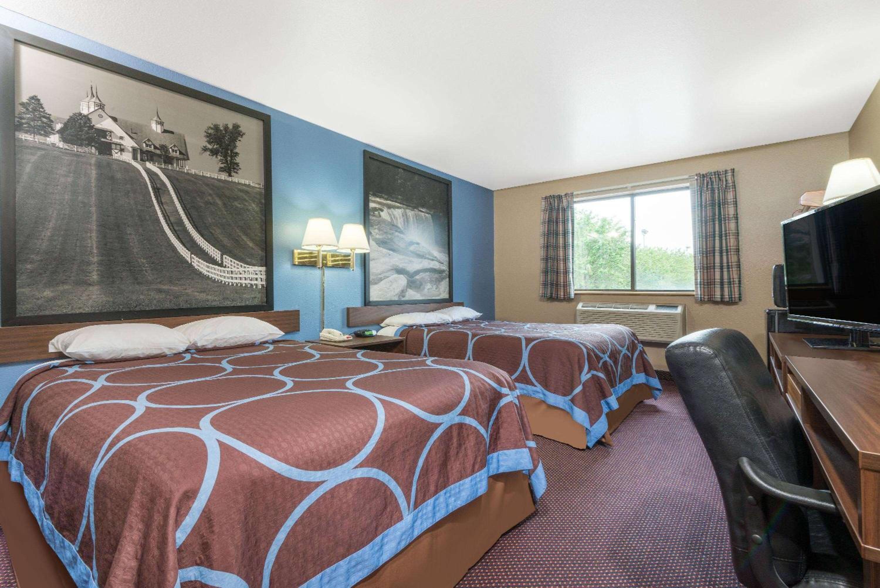 London Vacations - Super 8 by Wyndham Corbin KY - Property Image 4