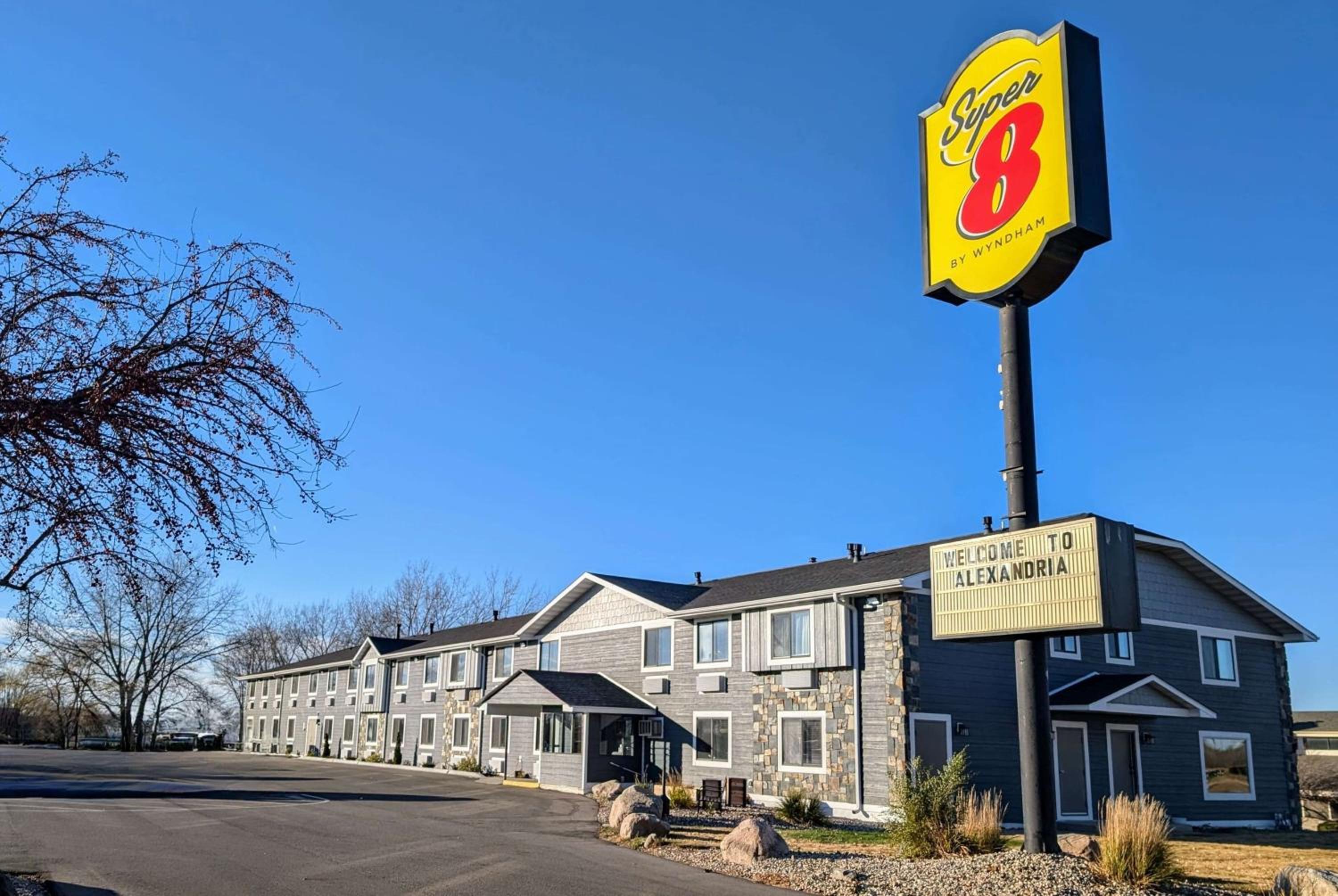 Super 8 by Wyndham Alexandria MN