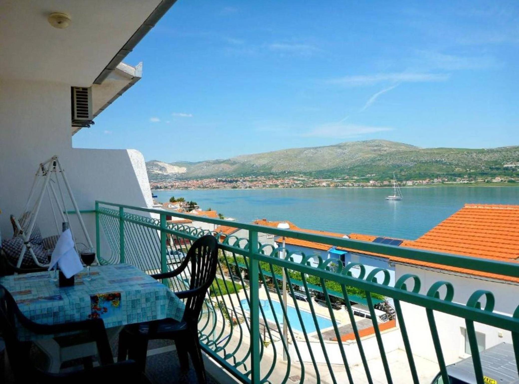 Beachfront Mastrinka Apartments with Sea View view 3