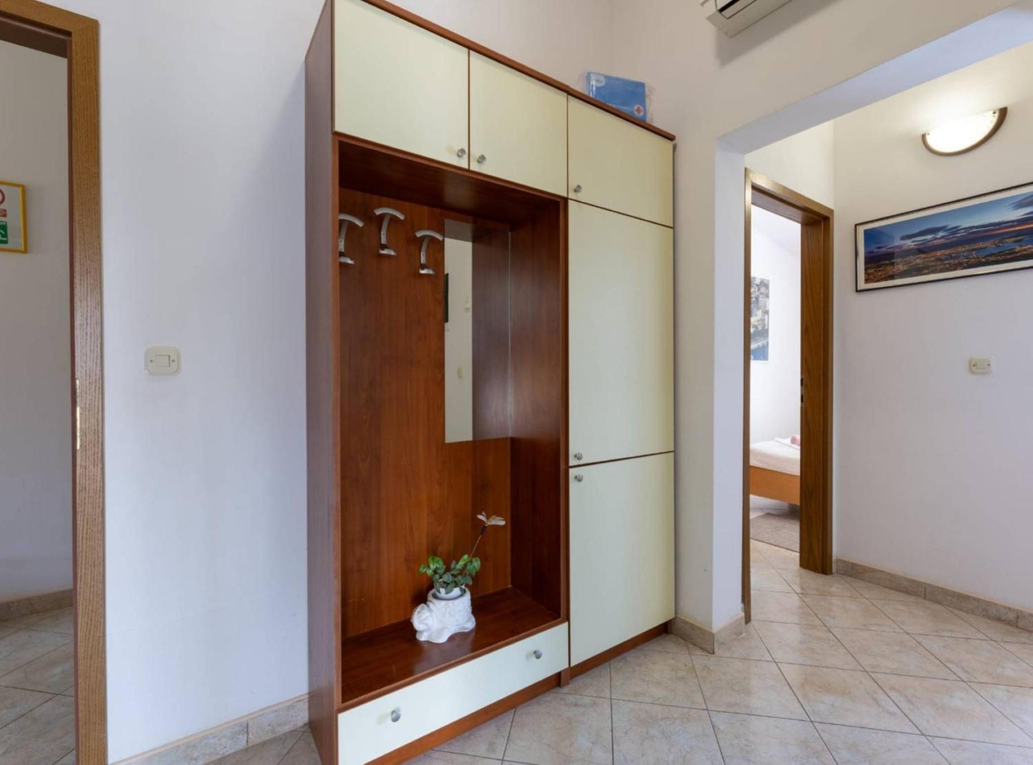 Bright and Spacious Apartment with Terrace in Kastel Stafilic view 5
