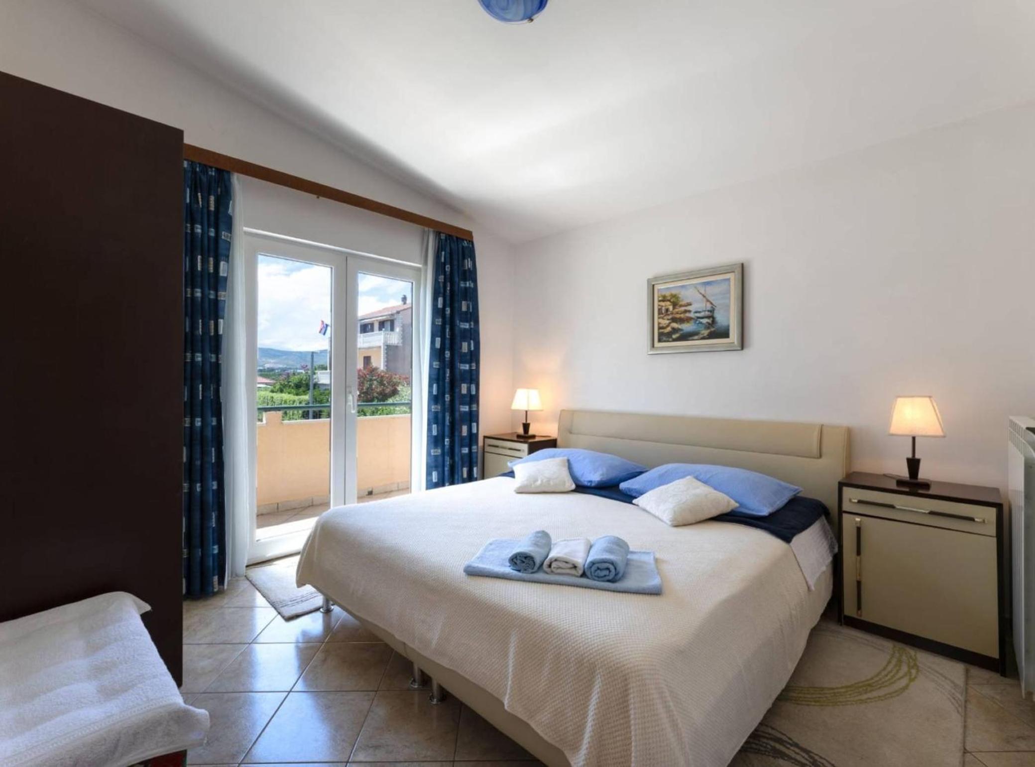 Bright and Spacious Apartment with Terrace in Kastel Stafilic view 4