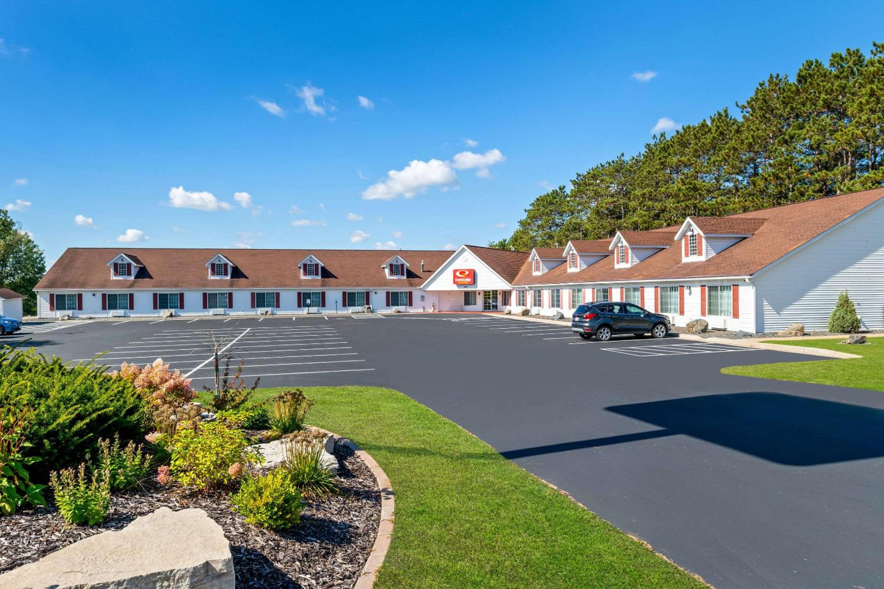 Econo Lodge Inn & Suites Eau Claire South view 2