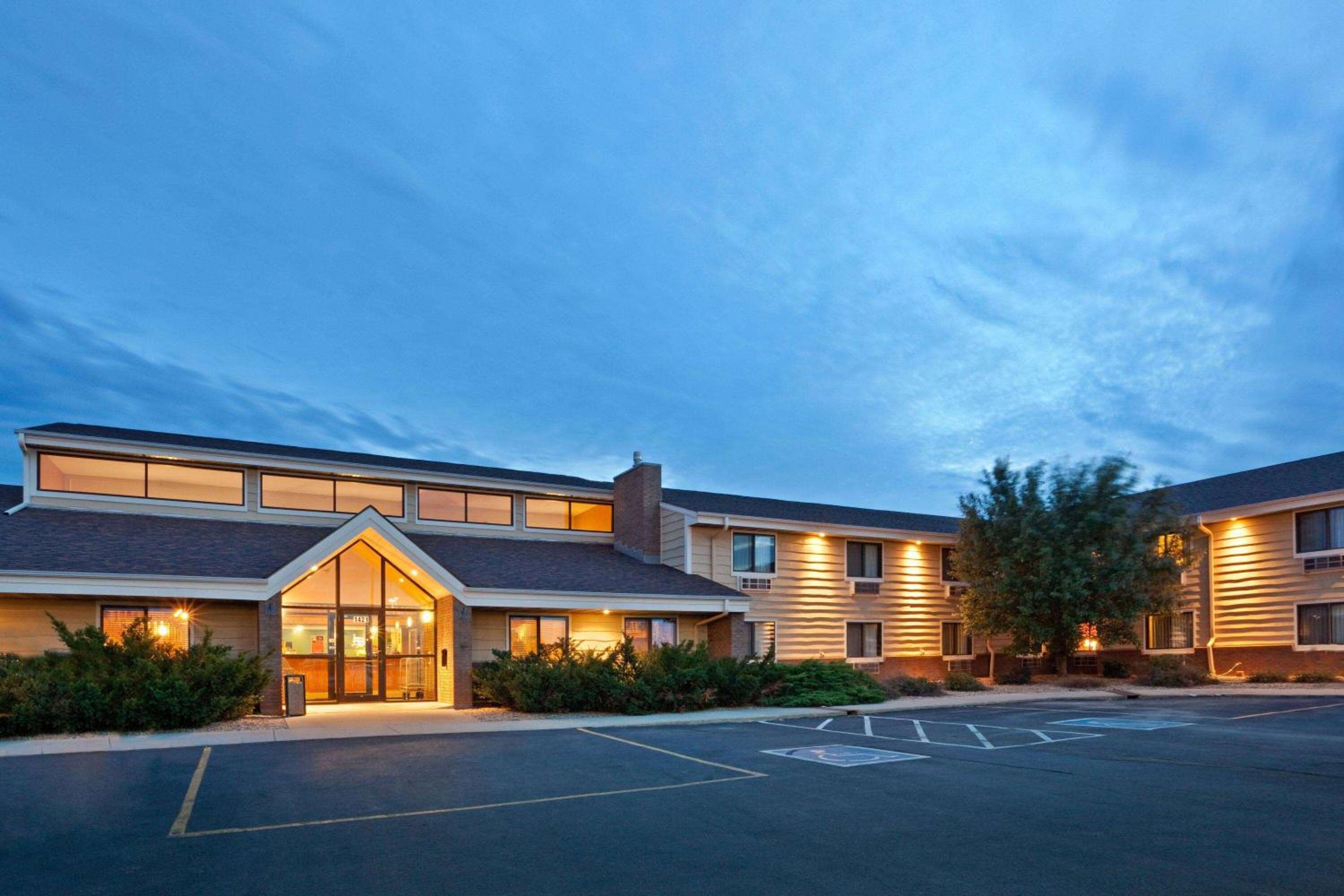 Mitchell Vacations - AmericInn by Wyndham Mitchell - Property Image 1