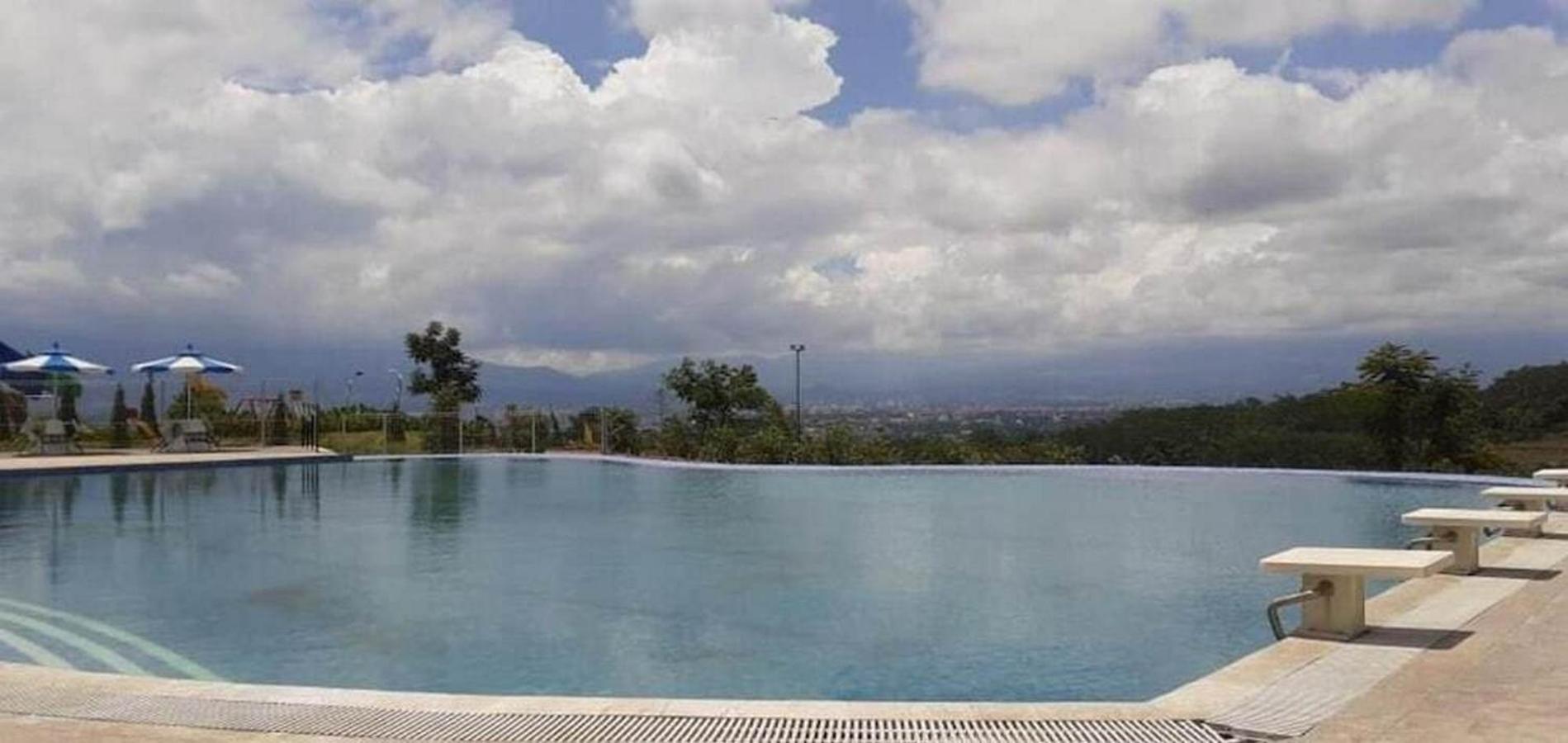 RAM Homestay Sharia, 5 Adults 1 Child, Ideal Stay Between Bromo & South Malang Beaches