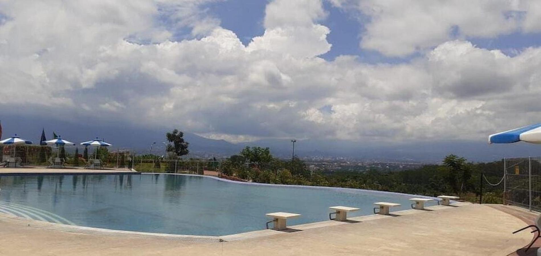 RAM Homestay Sharia, 5 Adults 1 Child, Ideal Stay Between Bromo & South Malang Beaches