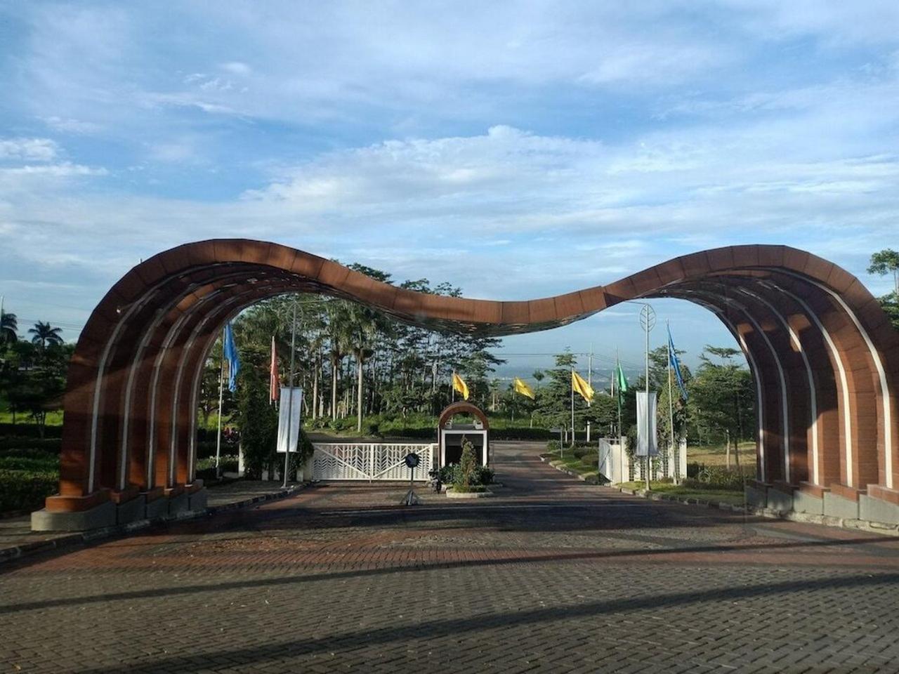 RAM Homestay Sharia, 5 Adults 1 Child, Ideal Stay Between Bromo & South Malang Beaches