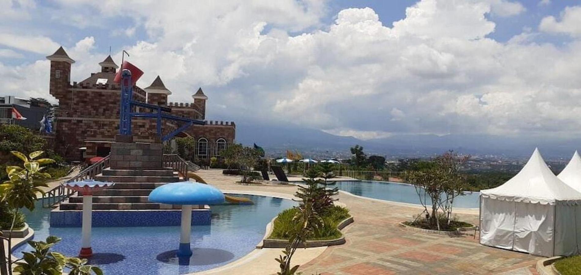 RAM Homestay Sharia, 5 Adults 1 Child, Ideal Stay Between Bromo & South Malang Beaches