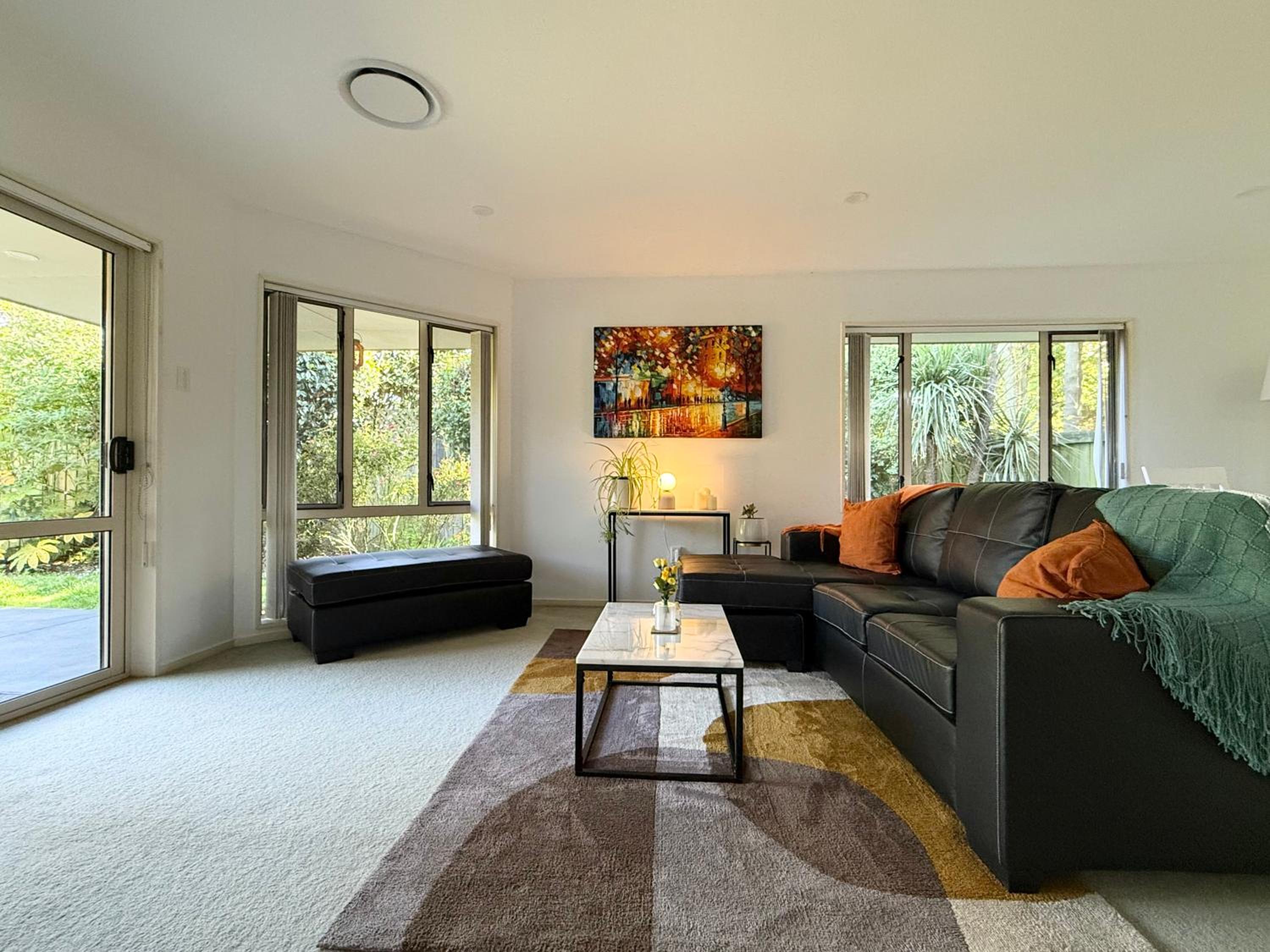 Large warm 4BRM family recharge in Halswell - Netflix, Massage chair