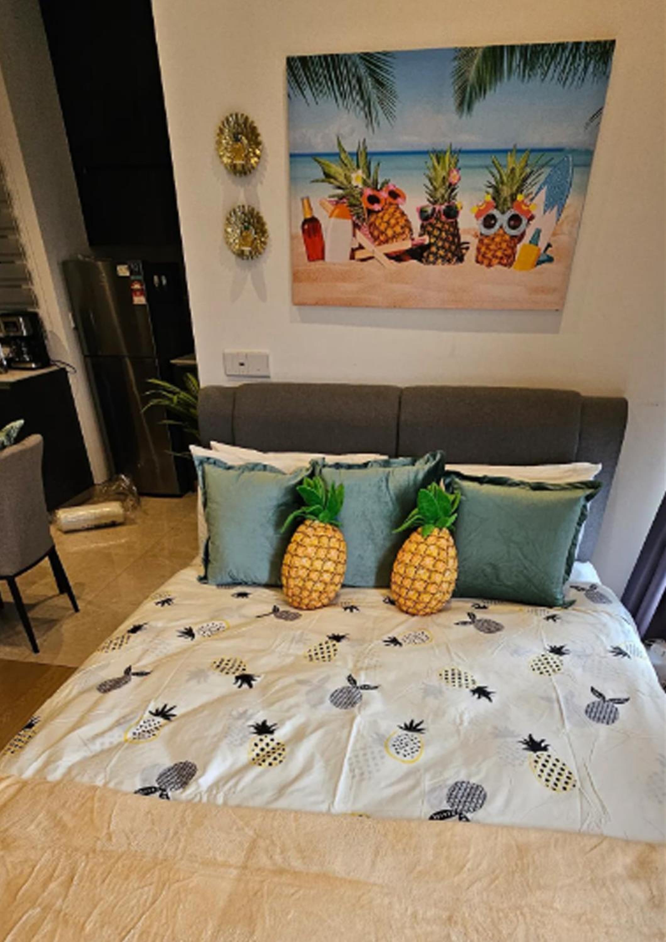 Beachside Pineapple Retreat Suites