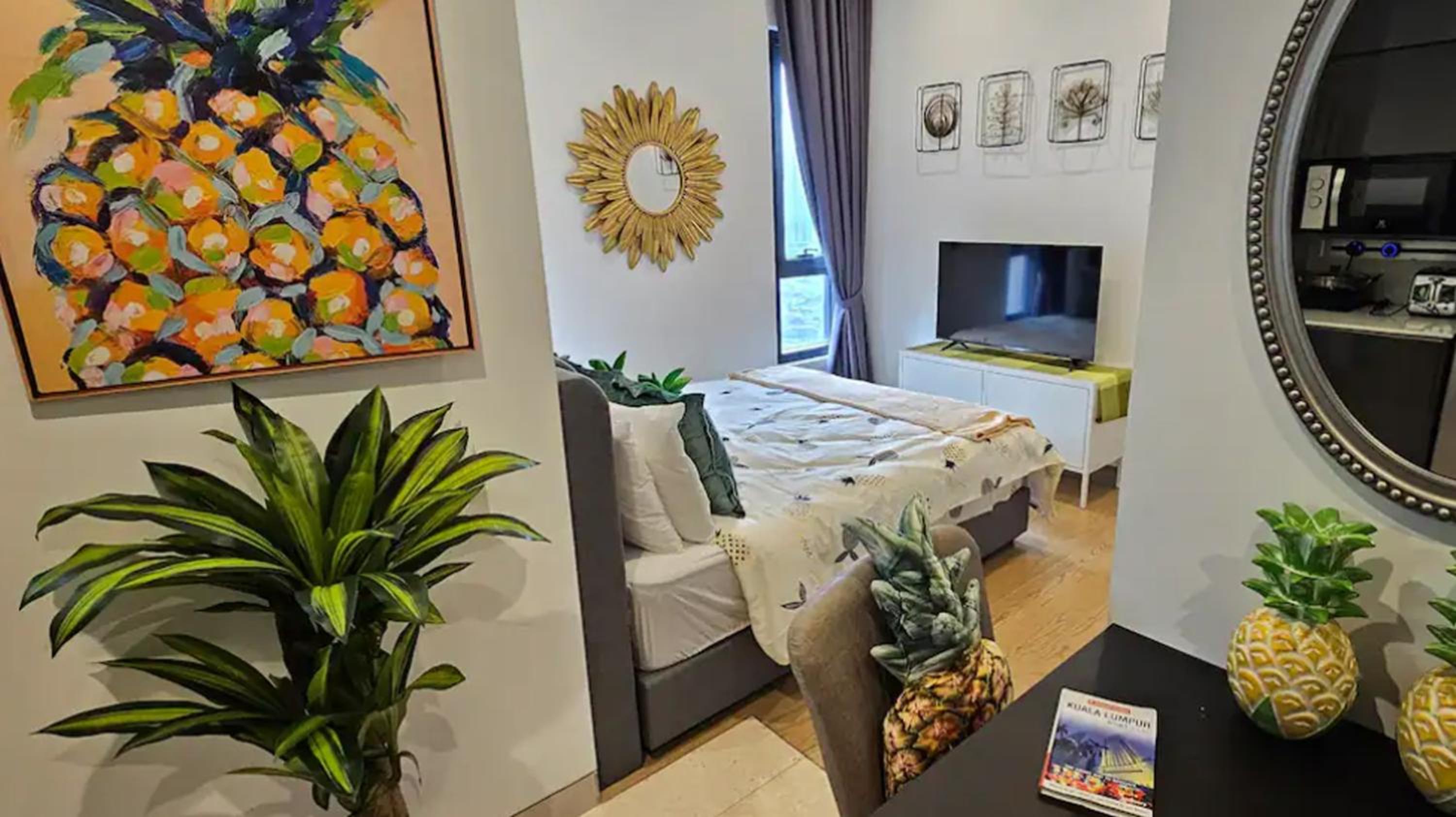 Beachside Pineapple Retreat Suites