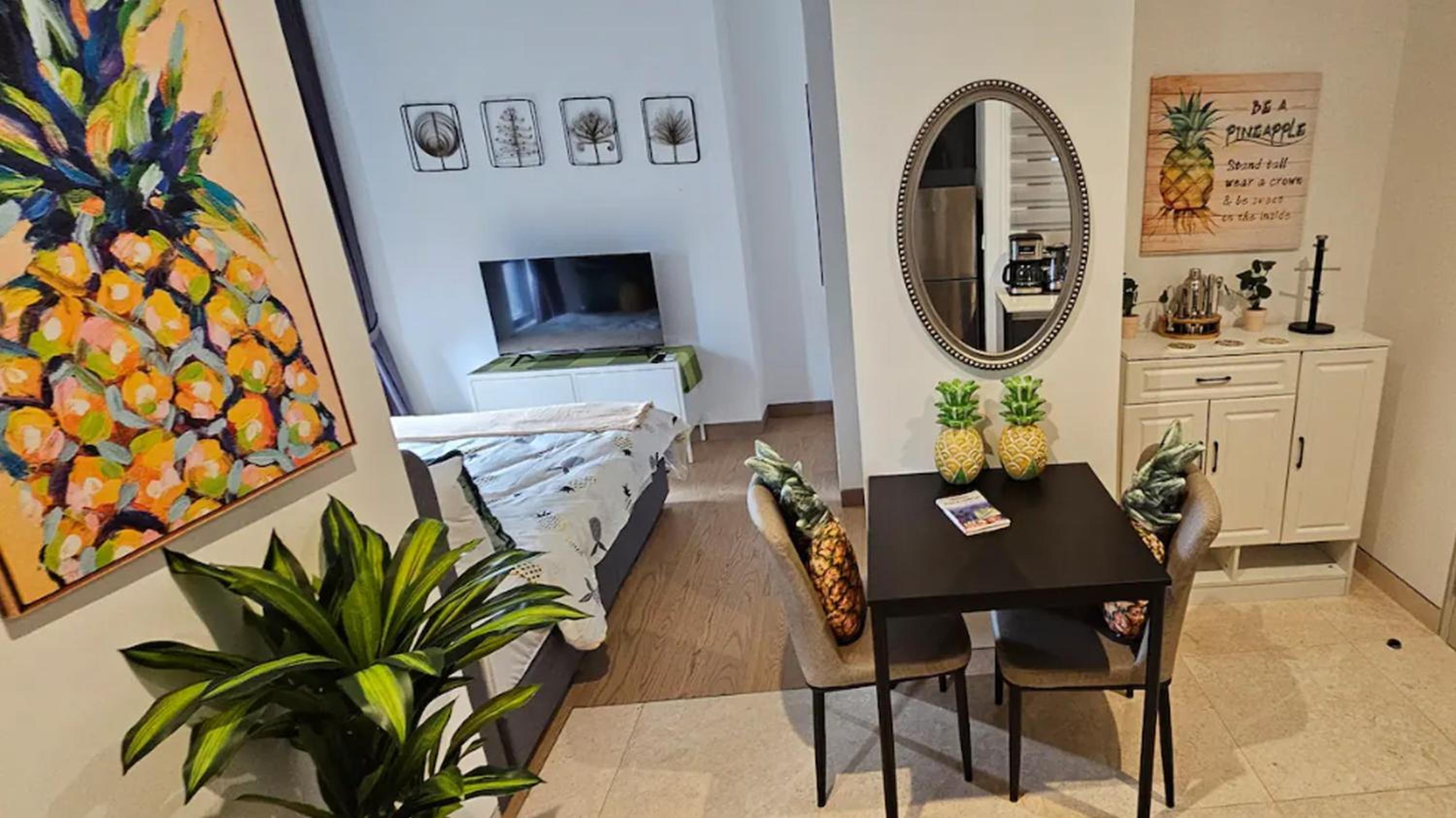 Beachside Pineapple Retreat Suites