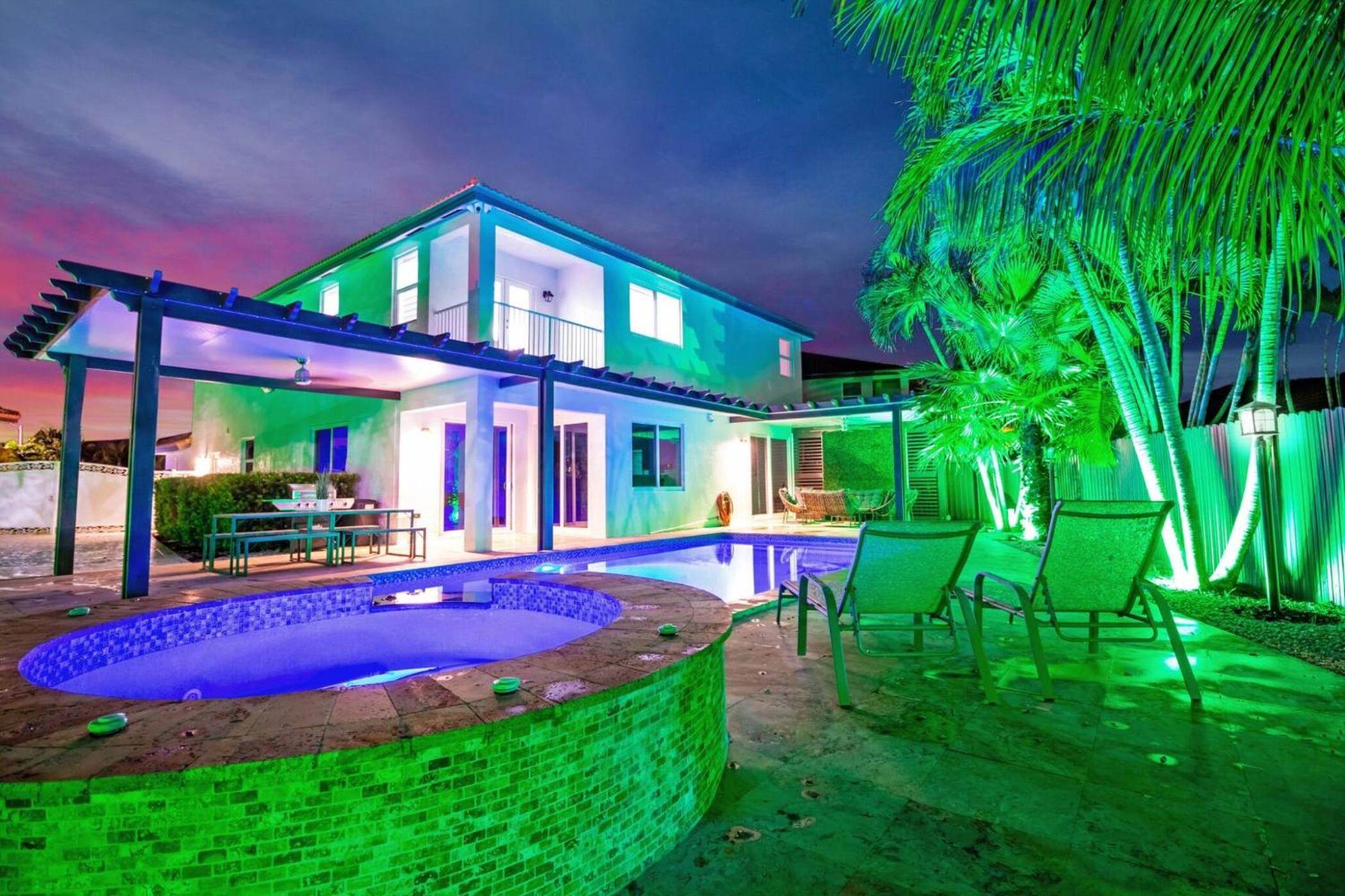 Luxe Villa 5BR I Pool Jacuzzi Fire Pit Piano