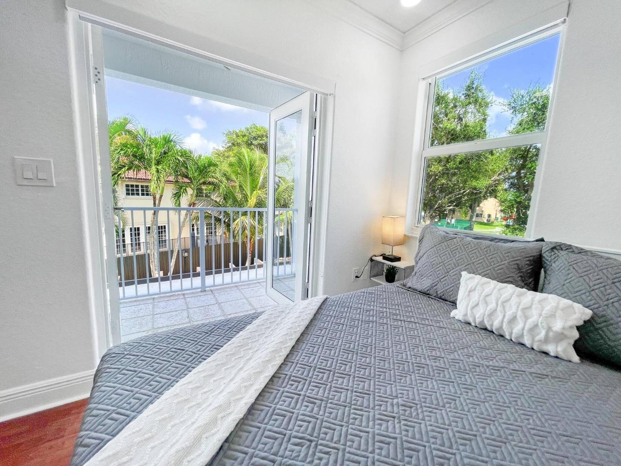 Luxe Villa 5BR I Pool Jacuzzi Fire Pit Piano