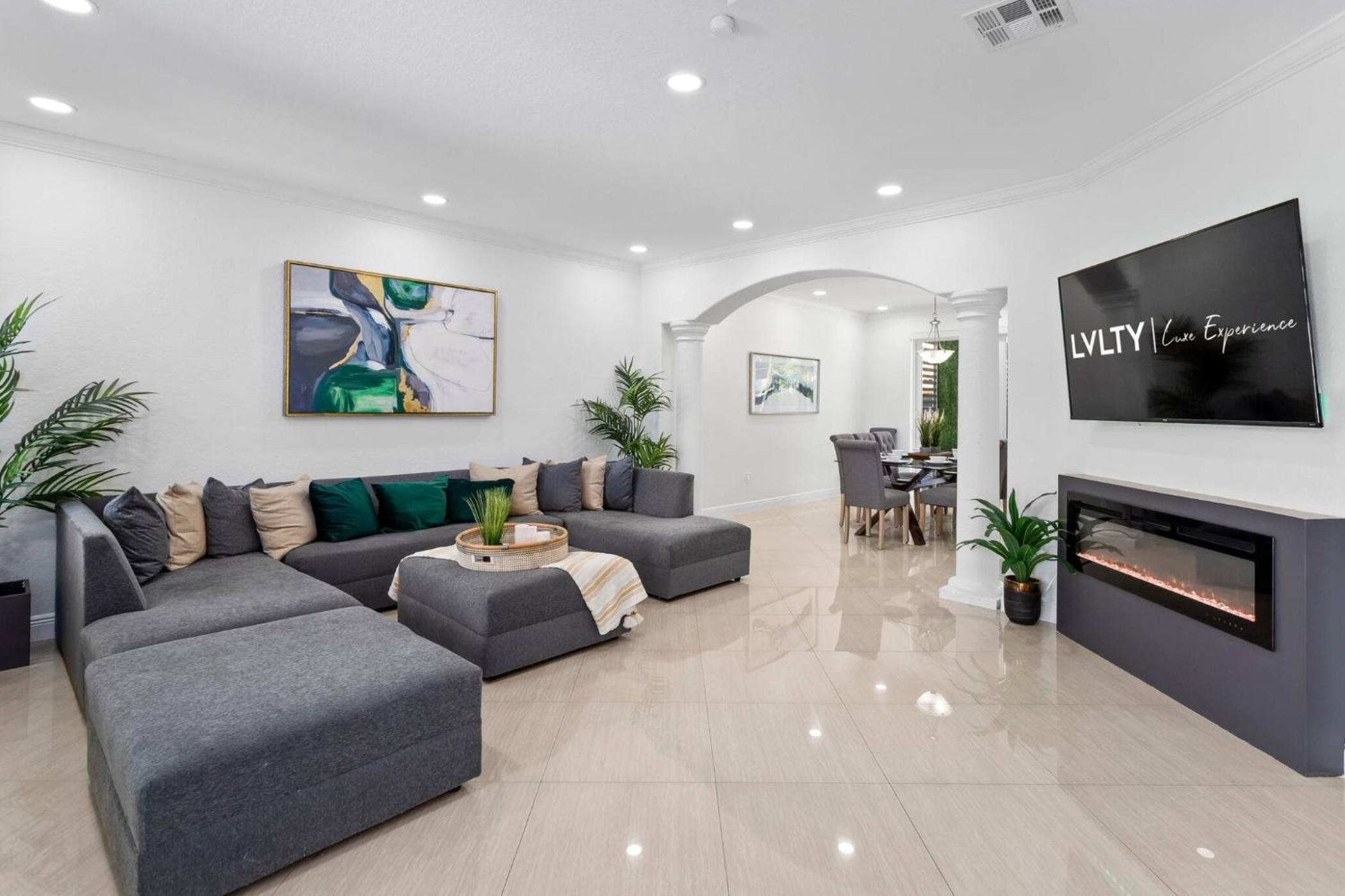 Luxe Villa 5BR I Pool Jacuzzi Fire Pit Piano