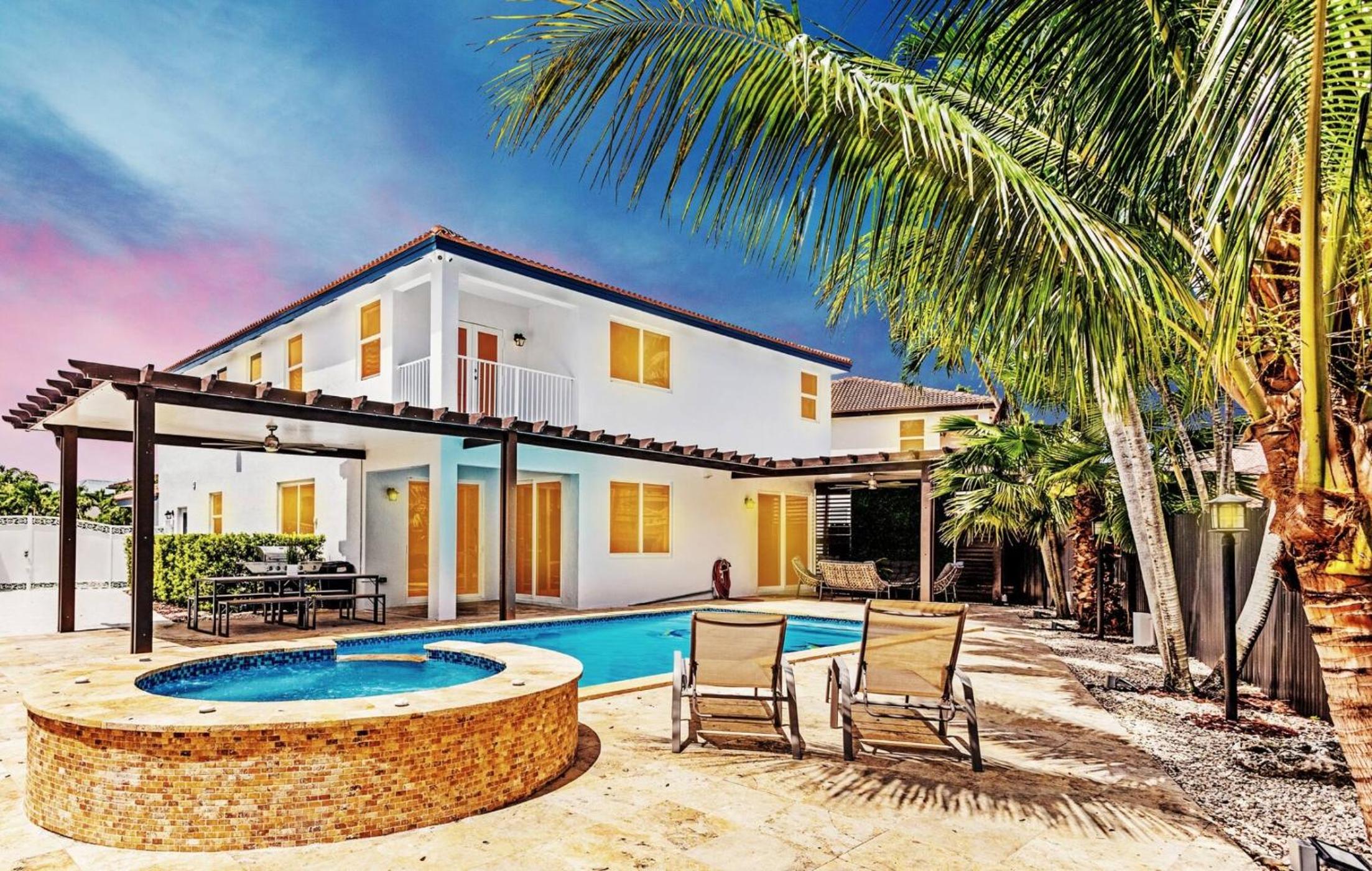 Luxe Villa 5BR I Pool Jacuzzi Fire Pit Piano