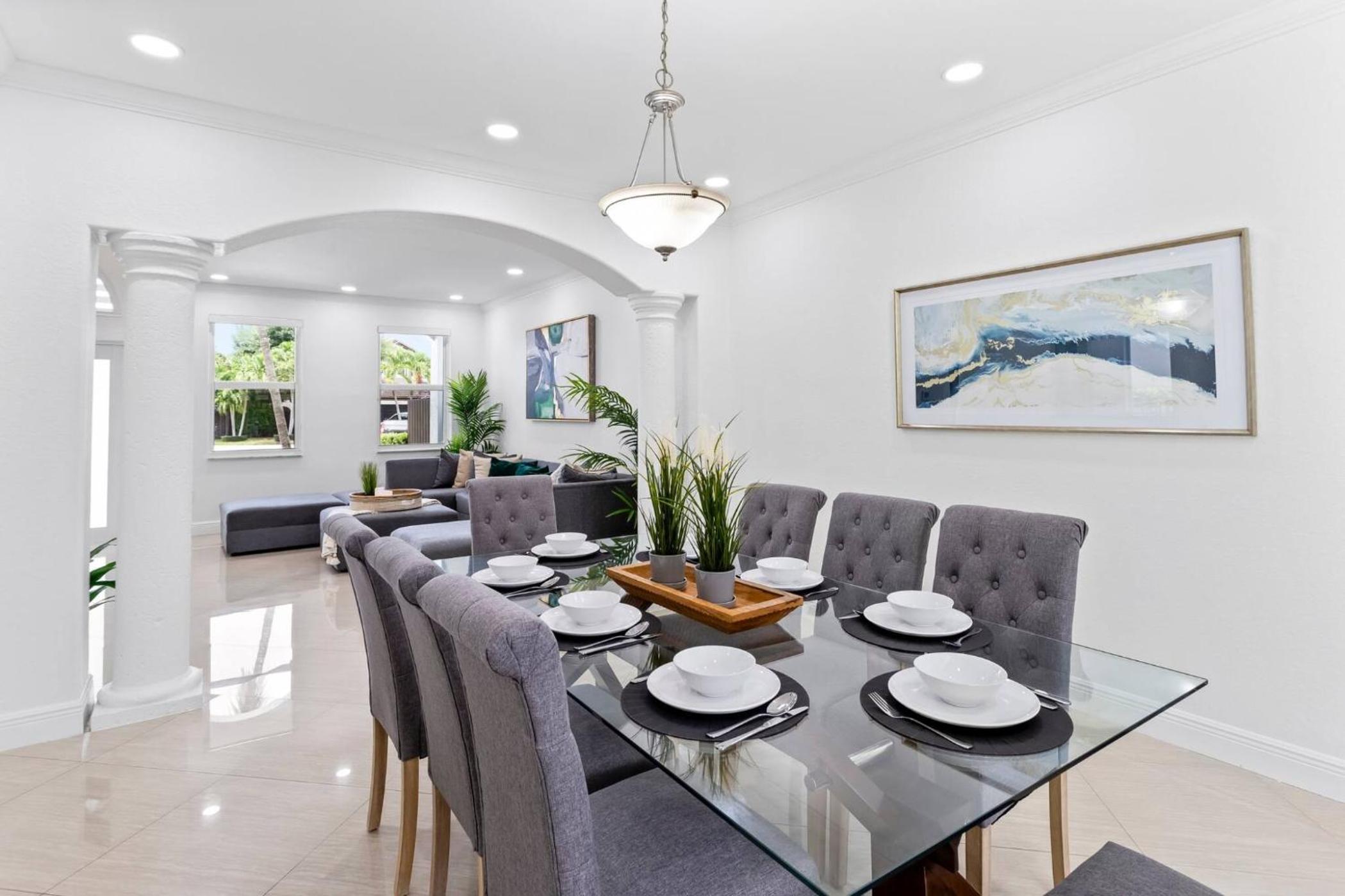 Luxe Villa 5BR I Pool Jacuzzi Fire Pit Piano